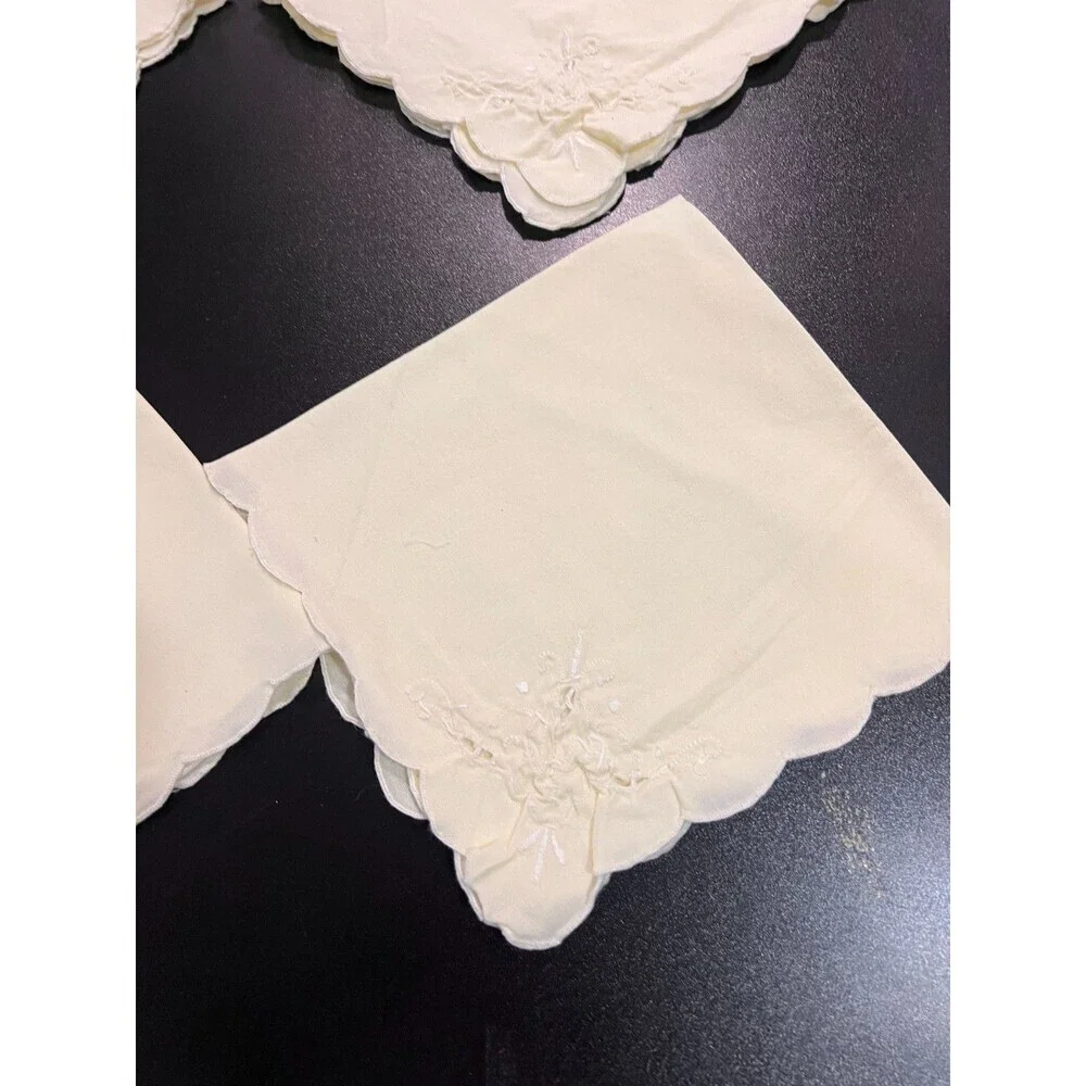 Vintage Handmade Embroidered Linen Napkins 8 Piece Set - Ecru/Cream Scalloped